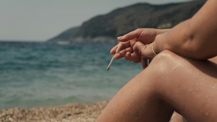 Imagem - Fumando na praia.jpg title=